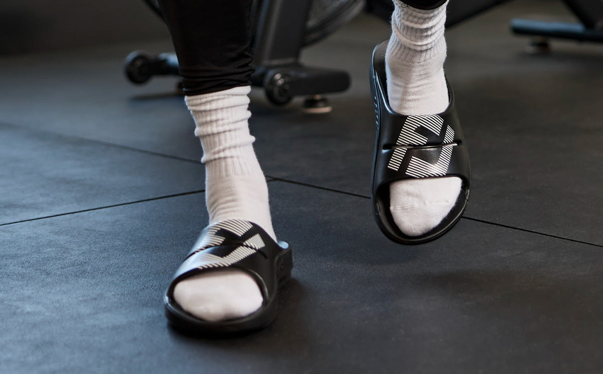 FJ X OOFOS Men's OOahh Sport Slide Sandal - Black - Image 5