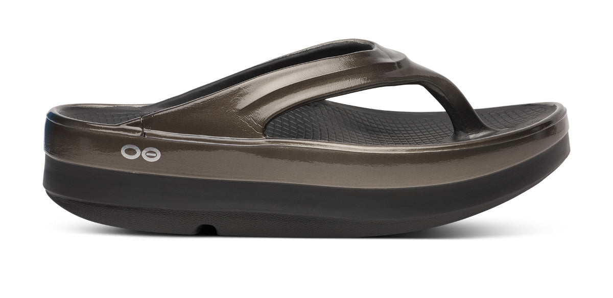Women's OOmega OOlala Stacked Sandal - Titanium Mirror - Image 2
