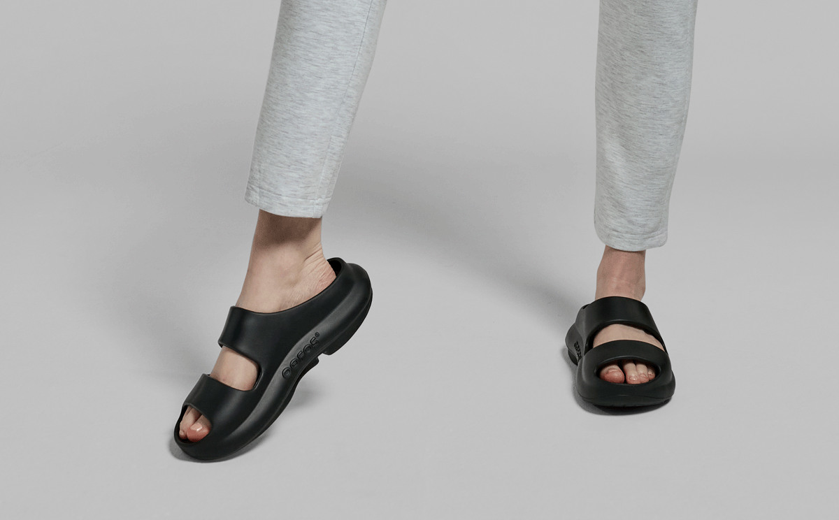 Women's OOyea Slide Sandal - Black - Image 3